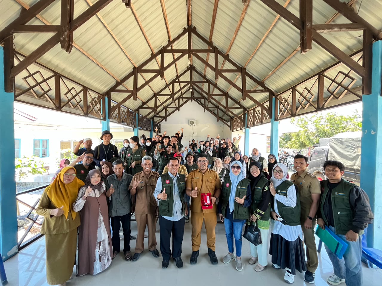 Pikatan Emosional dan Kearifan Lokal Warnai Penarikan Mahasiswa KKN ITB Nobel di Lanrisang